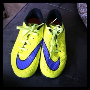 Nike boys indoor soccer shoes